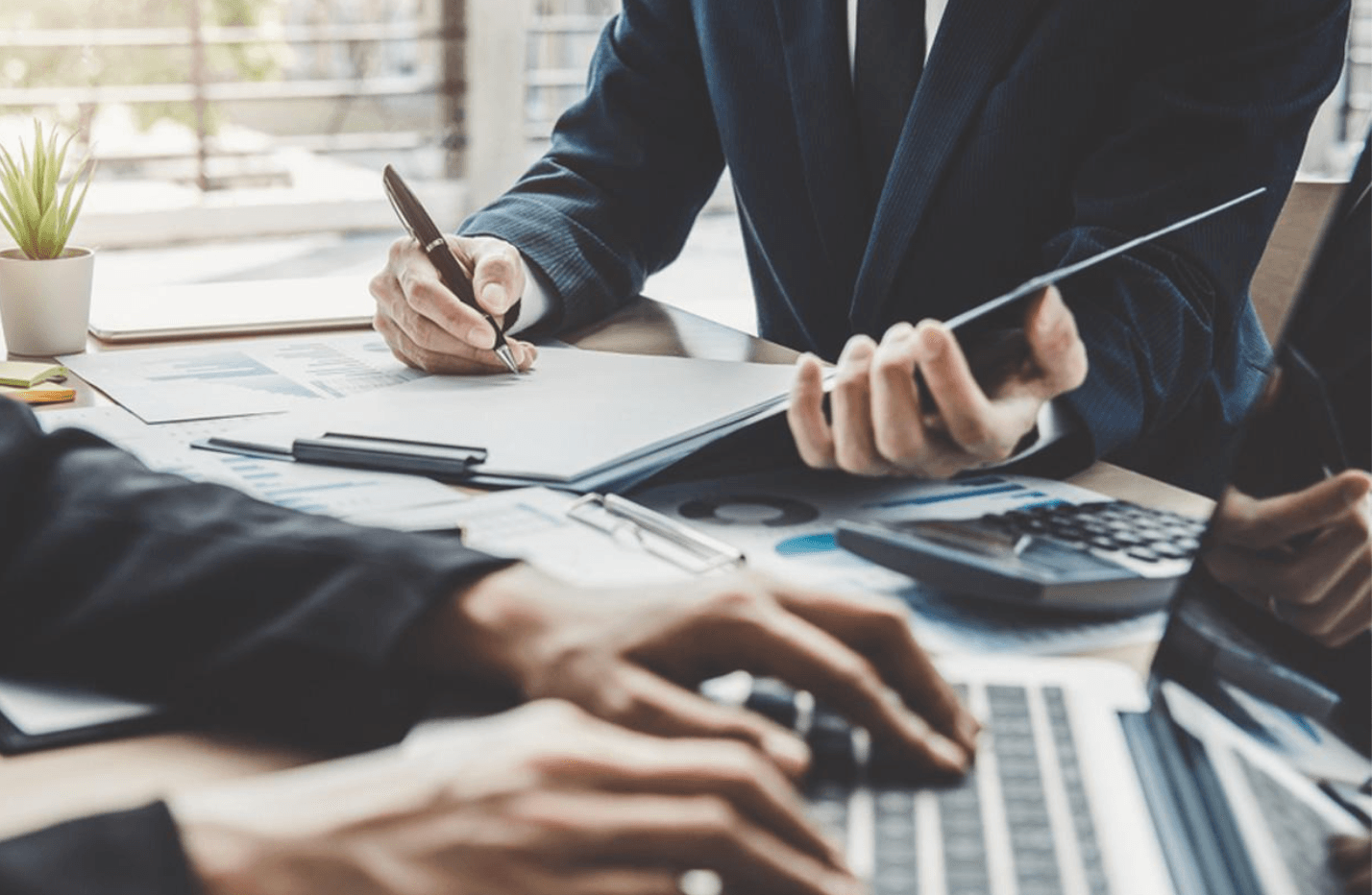 Cover di "Nel 2020 crolla la natalità delle imprese: 3 mila aziende in meno nella ristorazione"