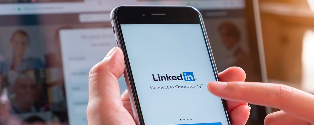 Cover di "Social Selling su LinkedIn: tecniche e strumenti per una giusta strategia"
